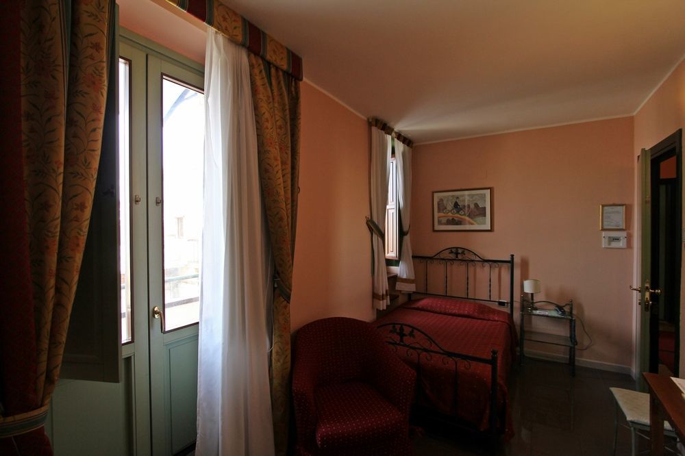 Hotel Posta Syracuse Bagian luar foto