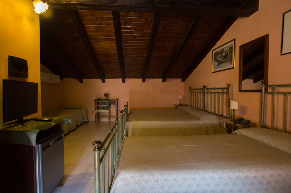 Hotel Posta Syracuse Bagian luar foto
