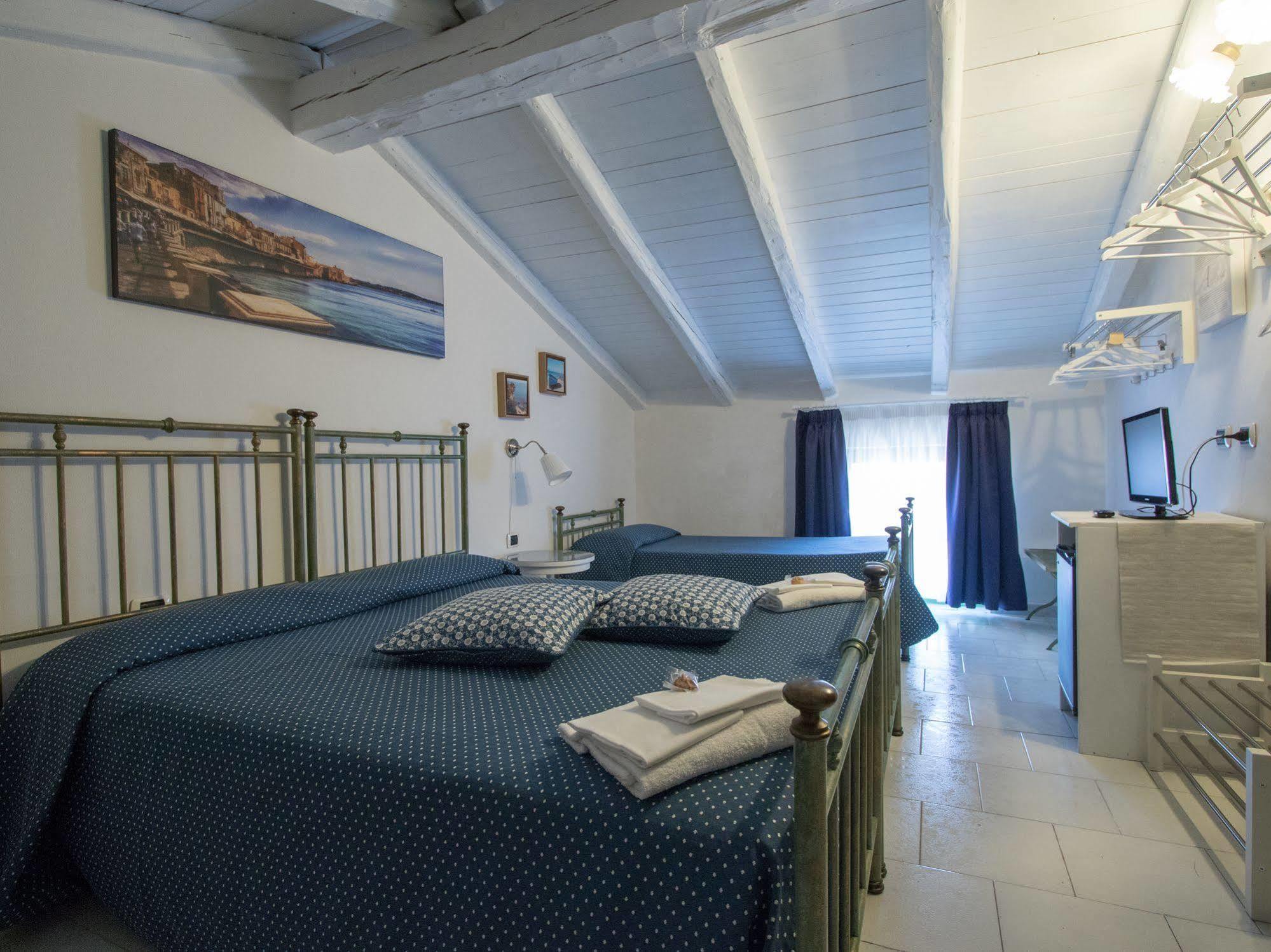 Hotel Posta Syracuse Bagian luar foto